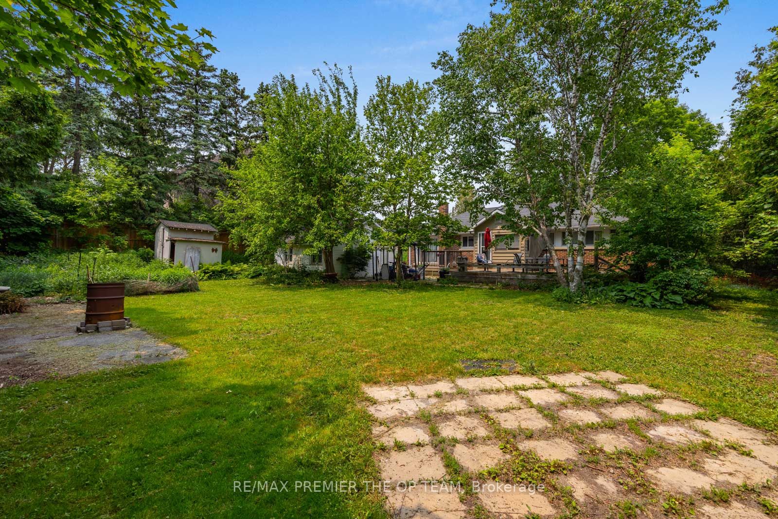 187 James St