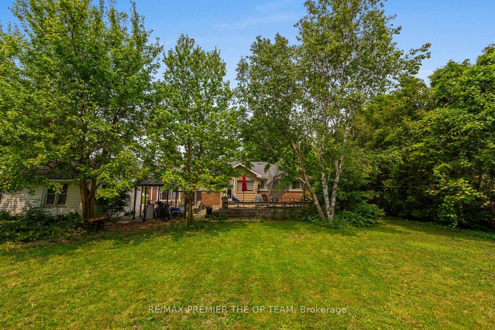 187 James St