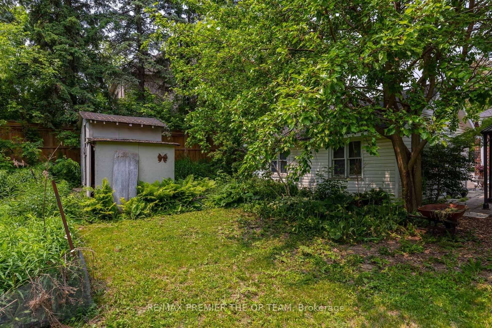 187 James St