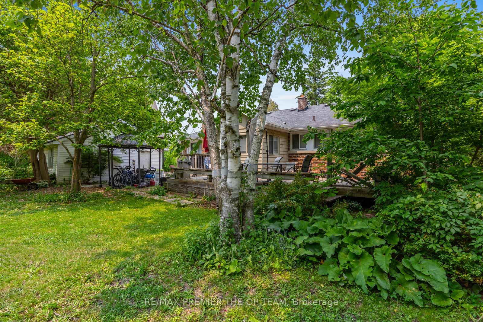 187 James St