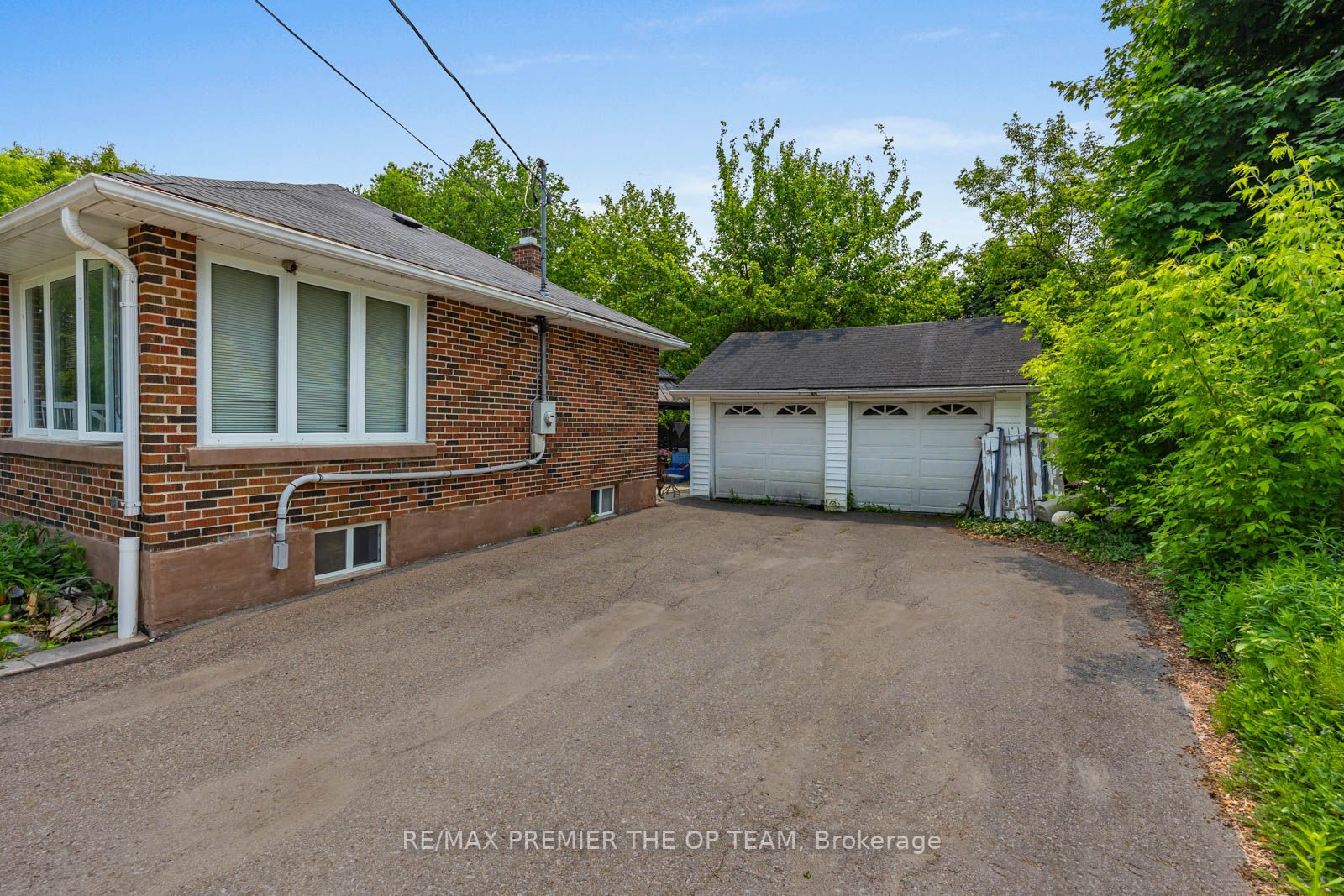 187 James St