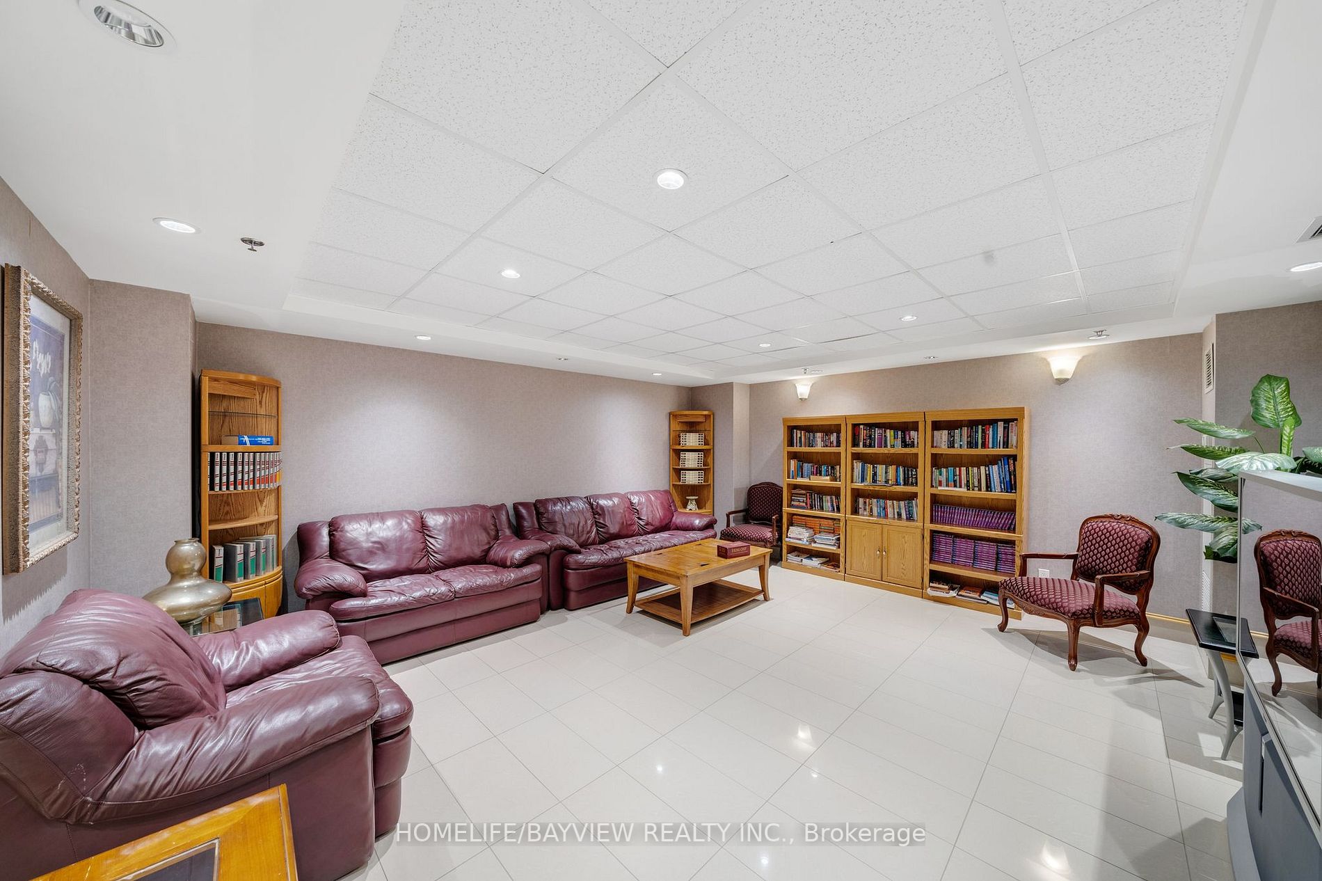 11121 Yonge St, #623