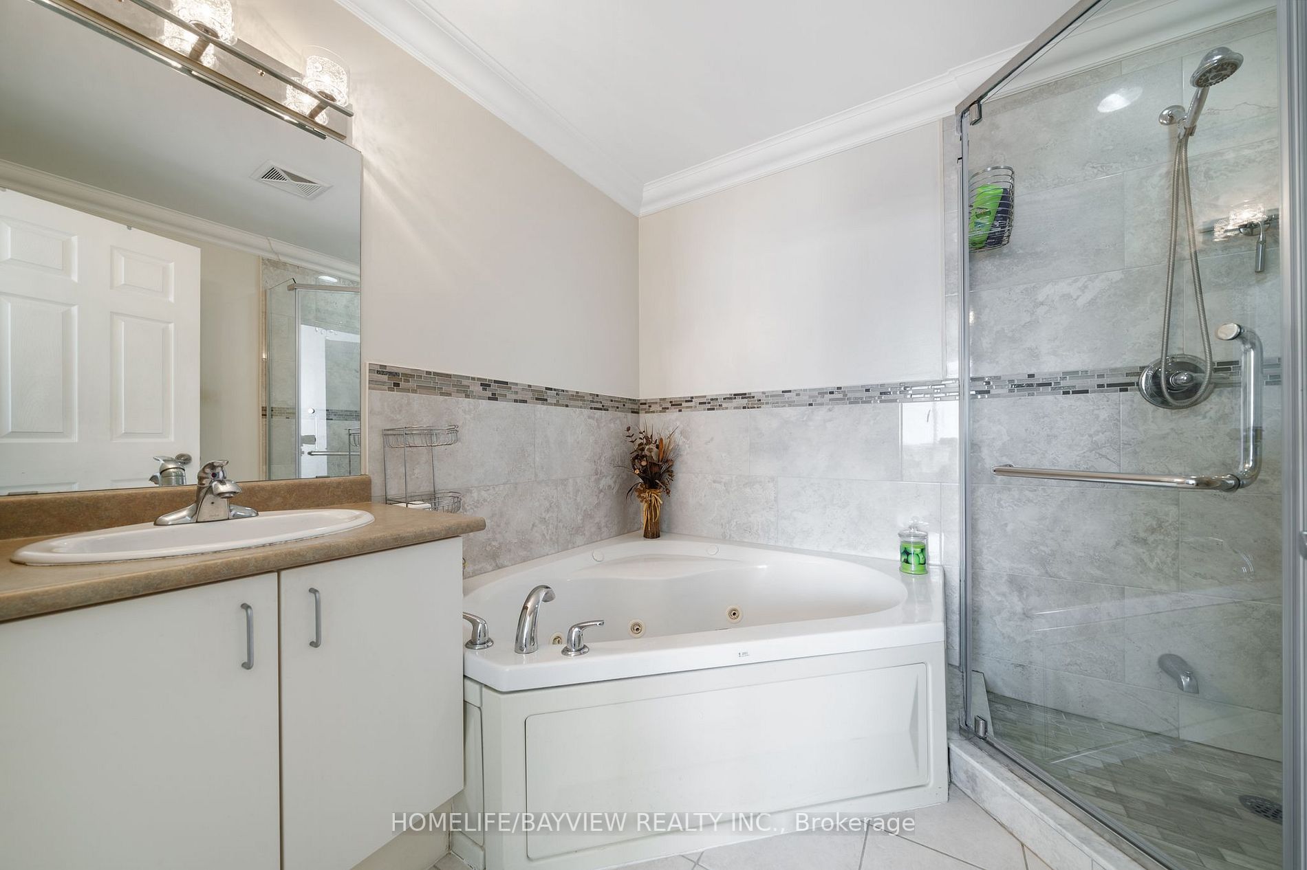 11121 Yonge St, #623
