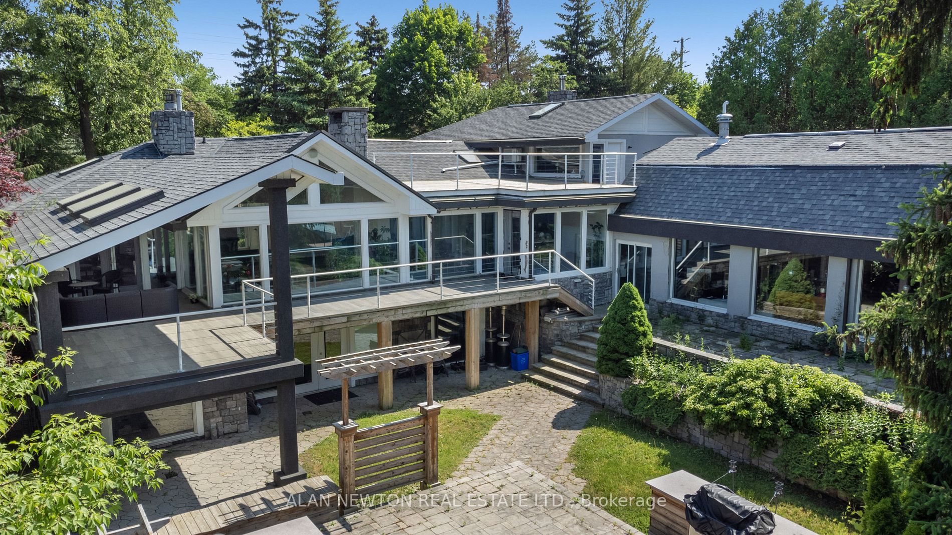 318 Centre St