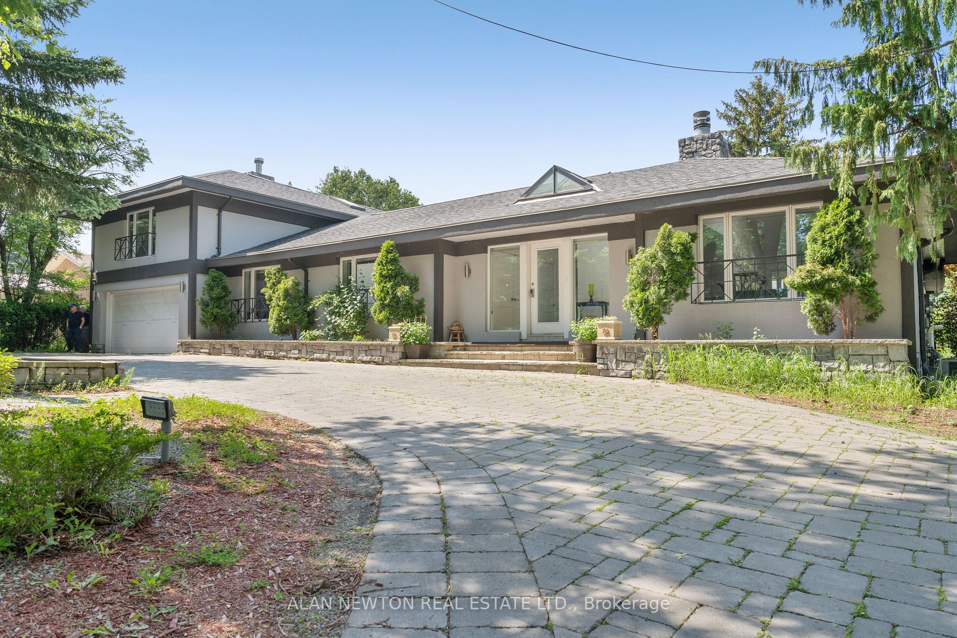 318 Centre St