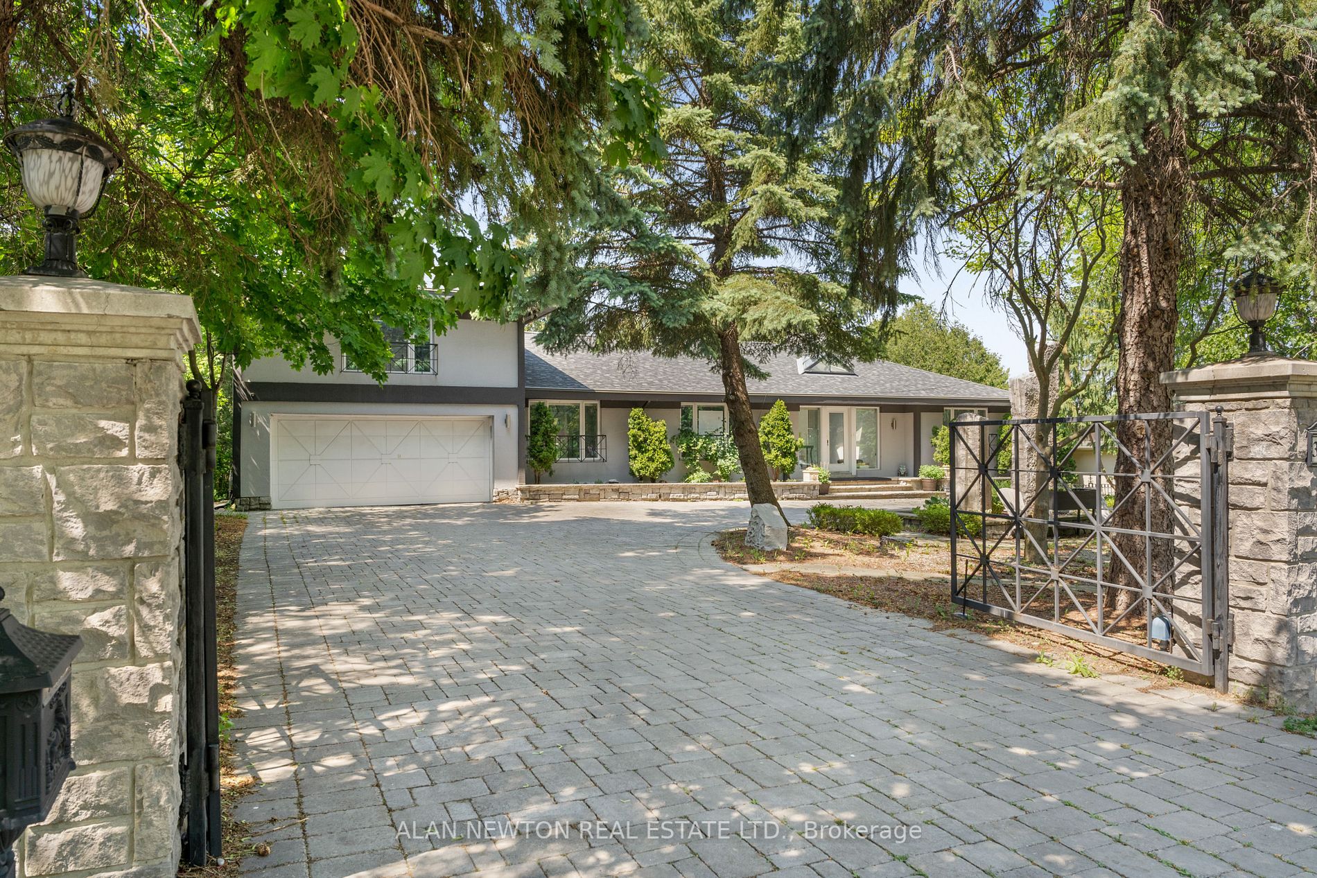 318 Centre St