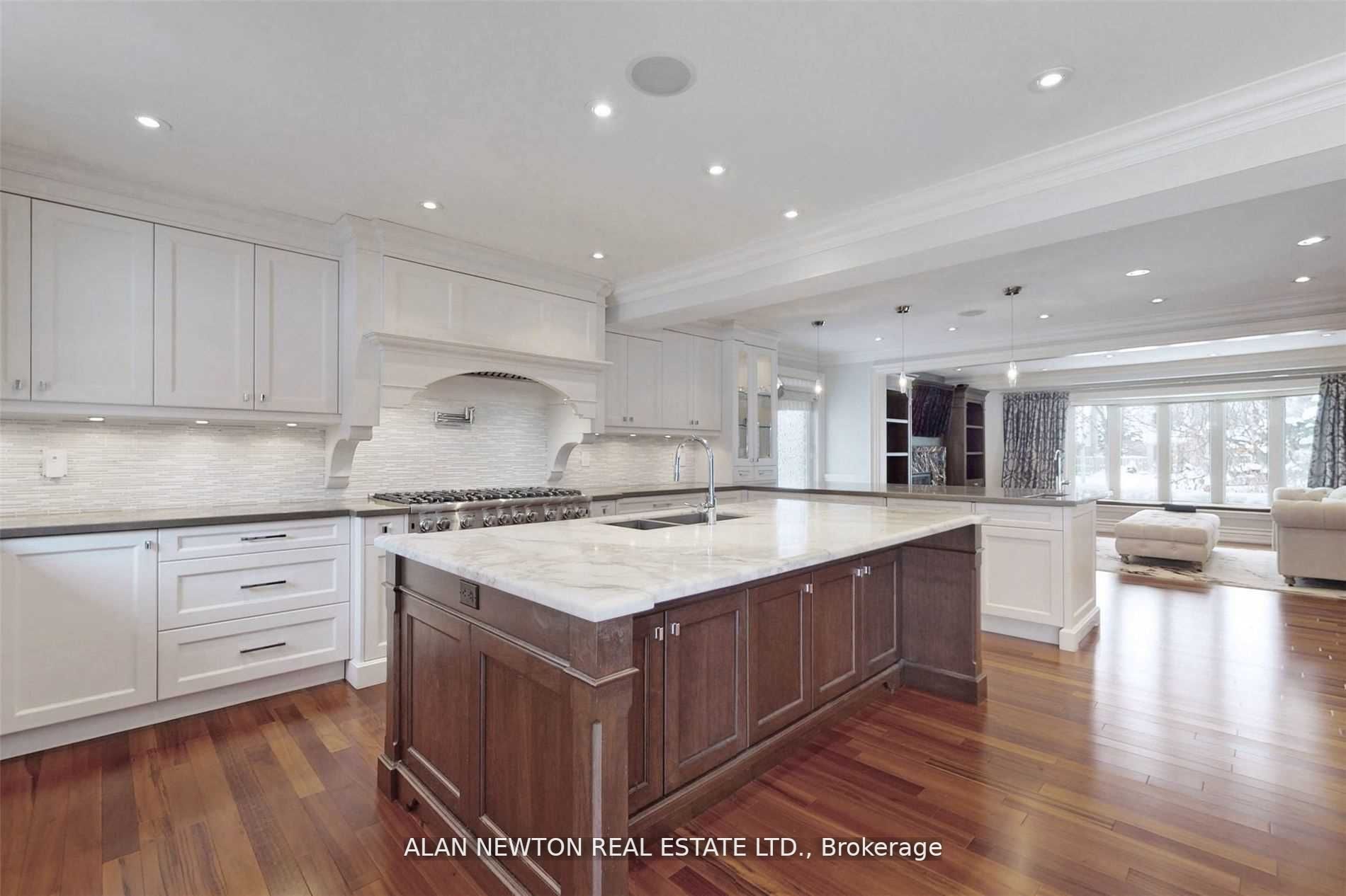 61 Riverside Blvd