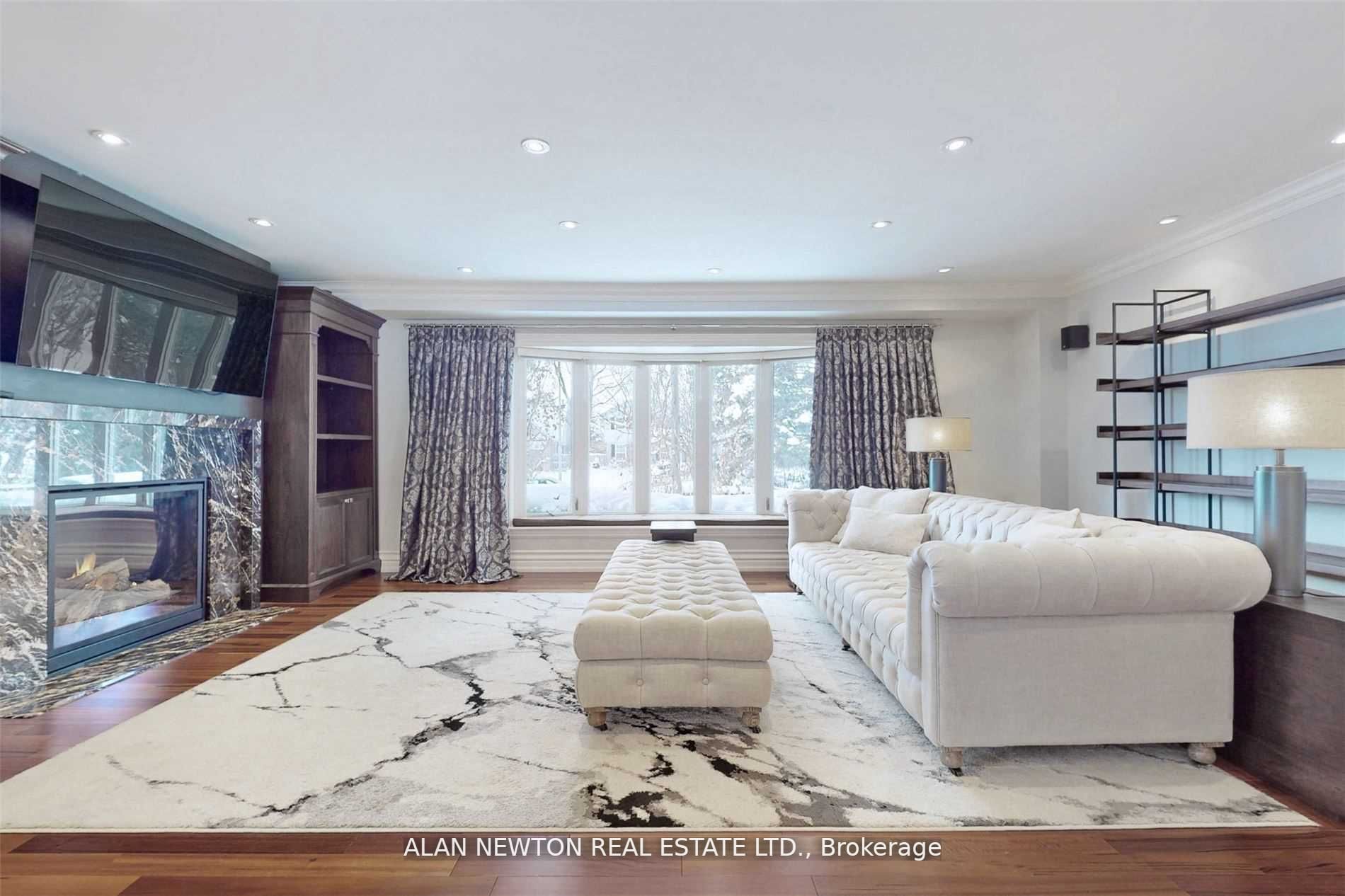 61 Riverside Blvd