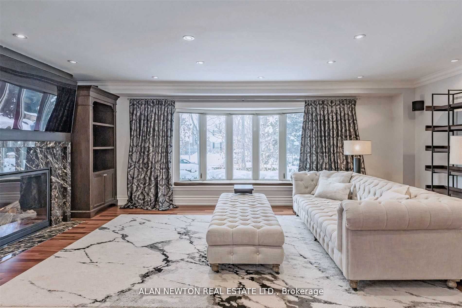 61 Riverside Blvd