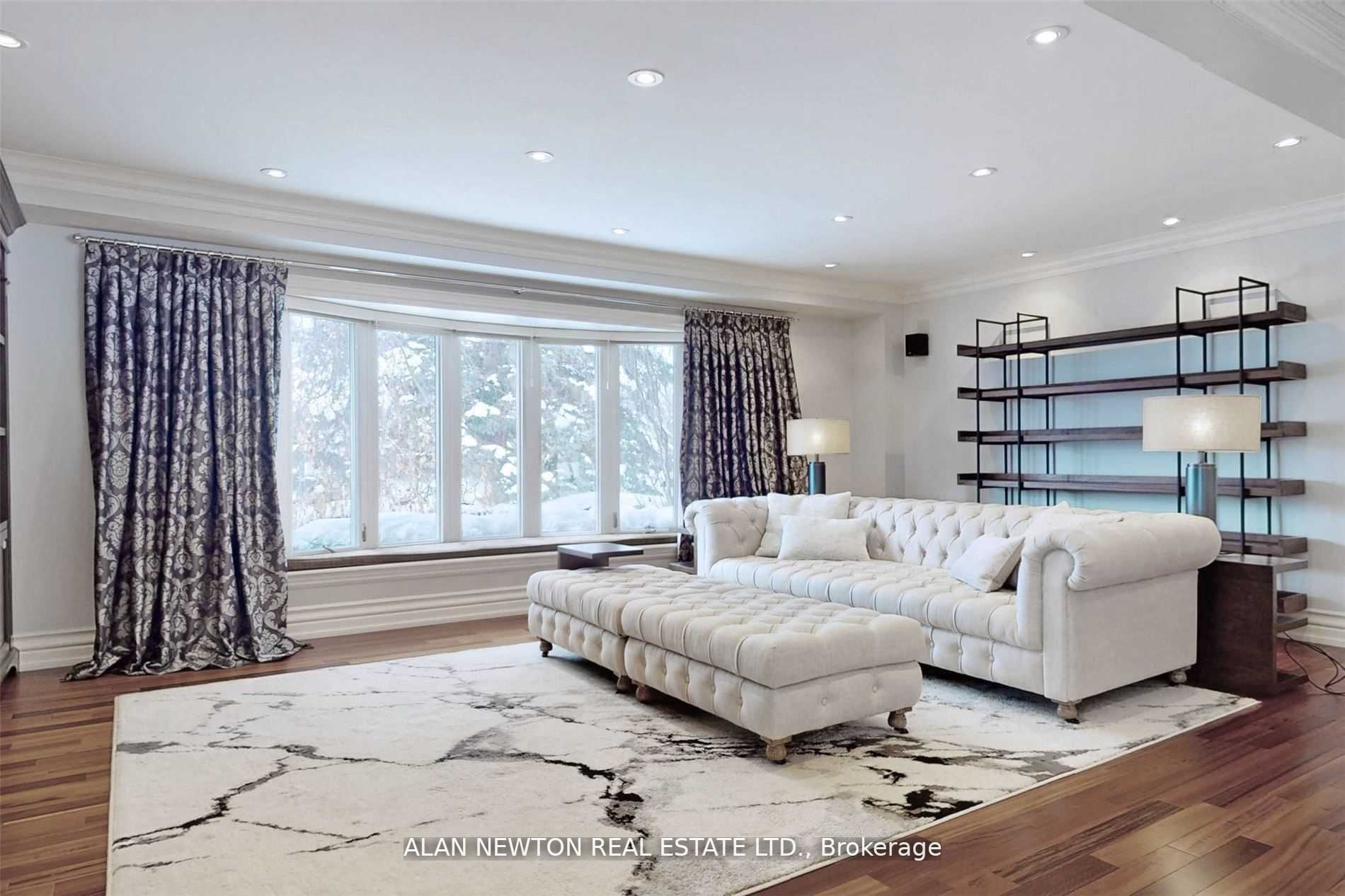 61 Riverside Blvd