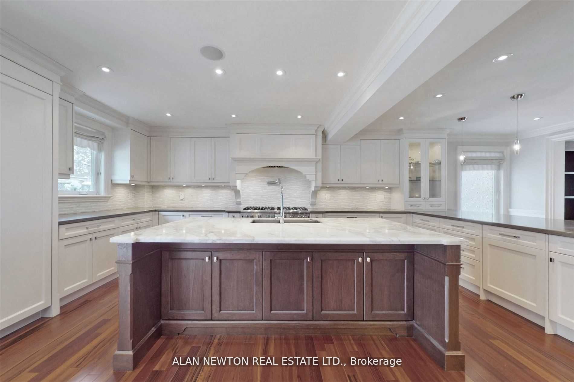 61 Riverside Blvd