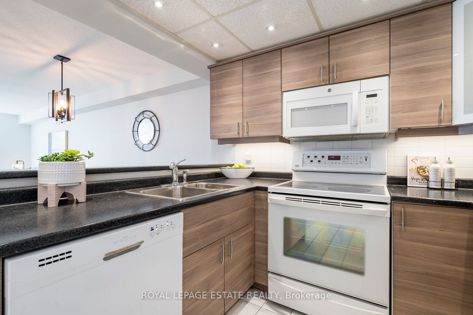 175 Cedar Ave, #406