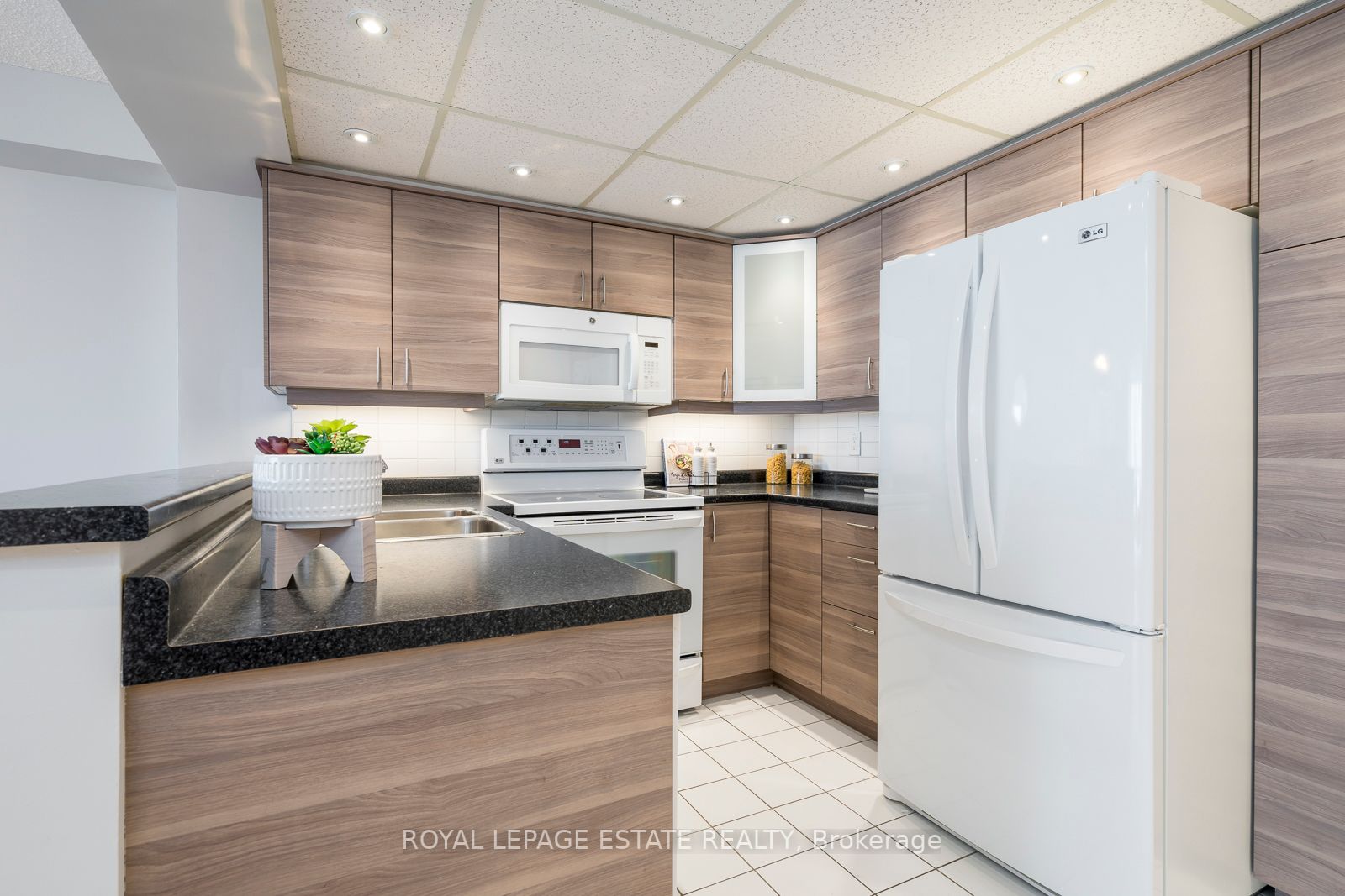 175 Cedar Ave, #406