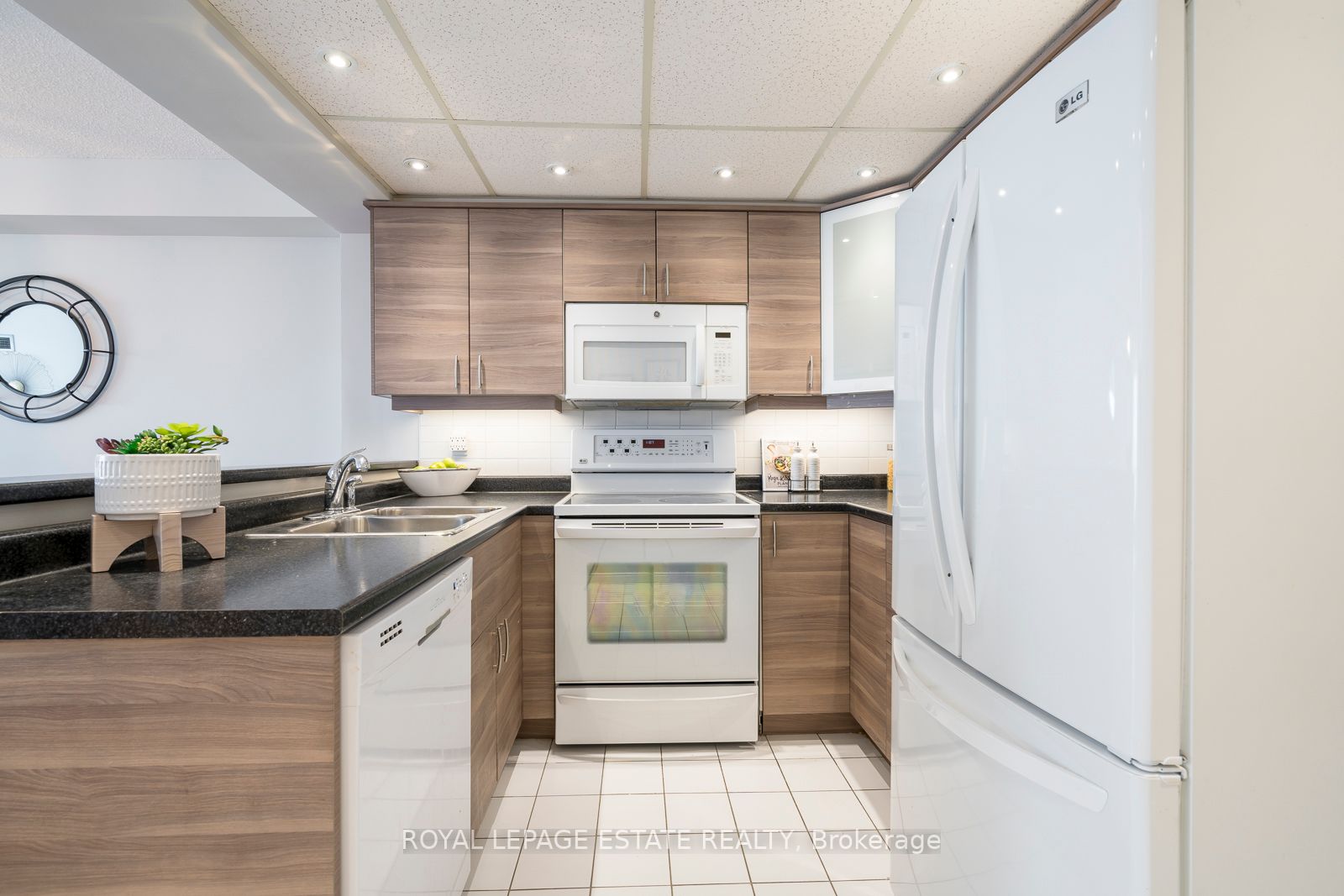 175 Cedar Ave, #406