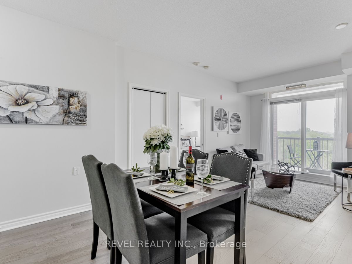 15450 Yonge St, #402