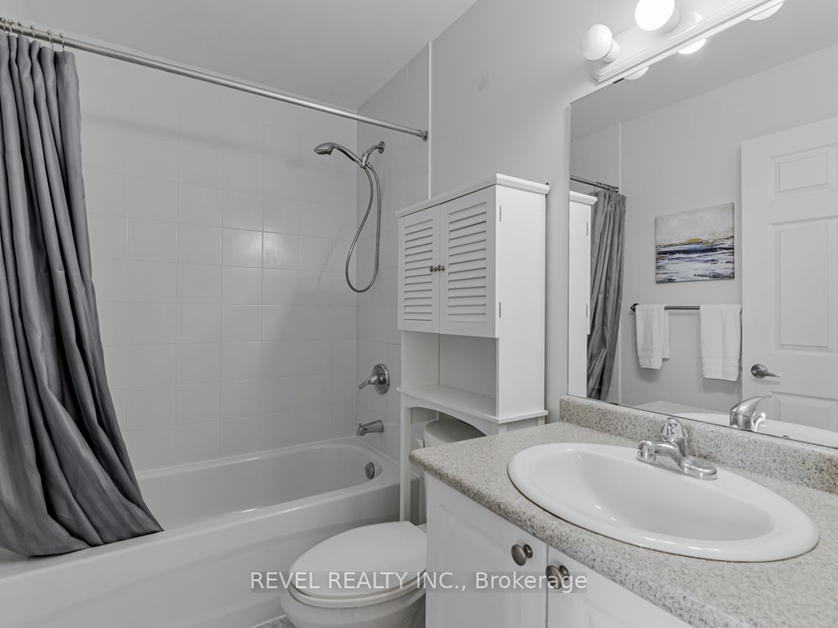 15450 Yonge St, #402