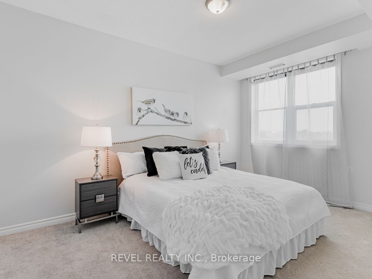 15450 Yonge St, #402