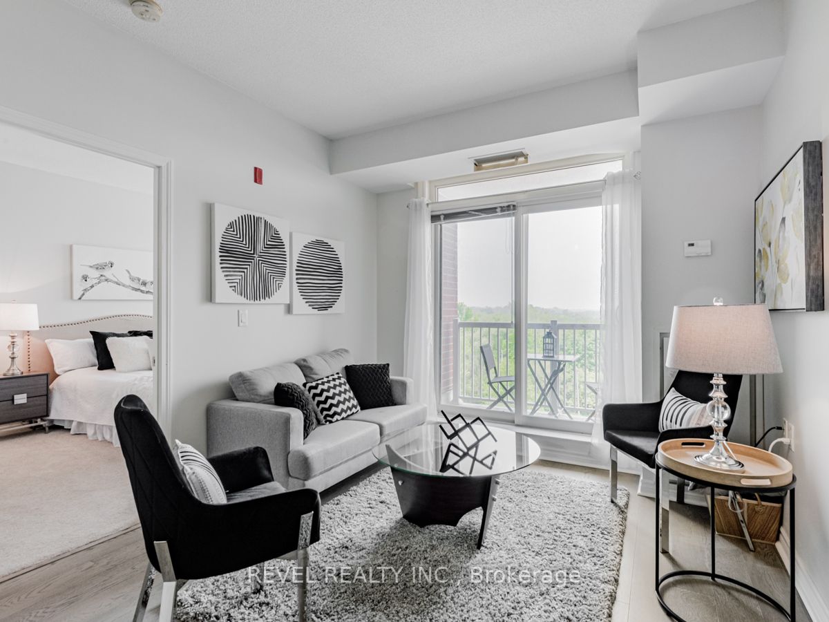 15450 Yonge St, #402