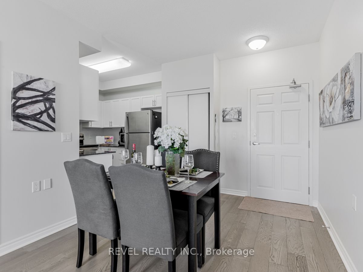 15450 Yonge St, #402