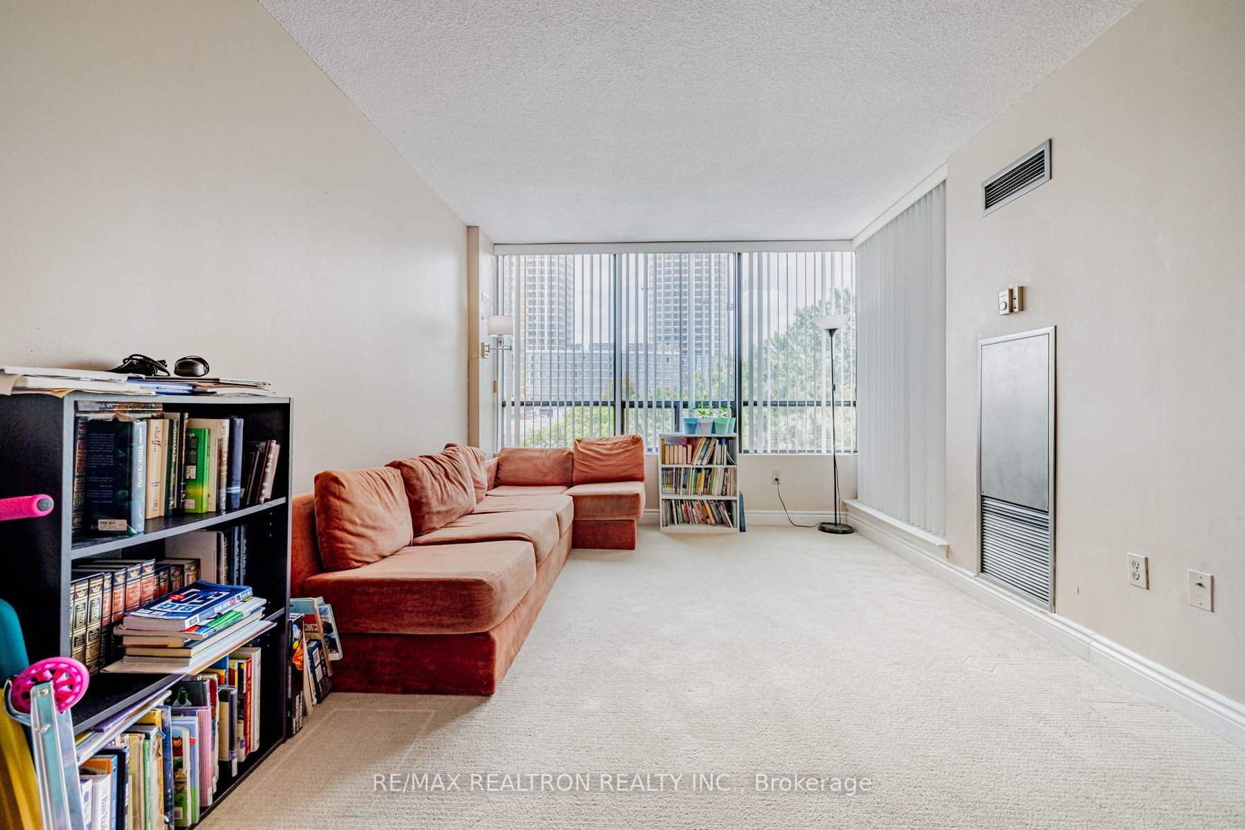 7440 Bathurst Street, #301