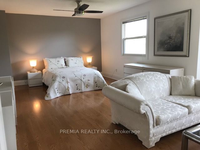 6 Bombay Court