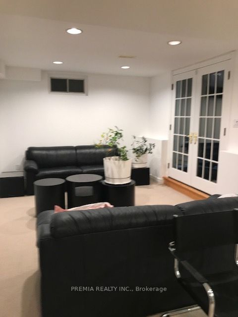 6 Bombay Court