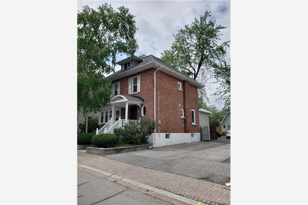 81 Centre St E, Richmond Hill