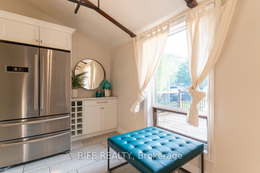 115 Everton Dr W