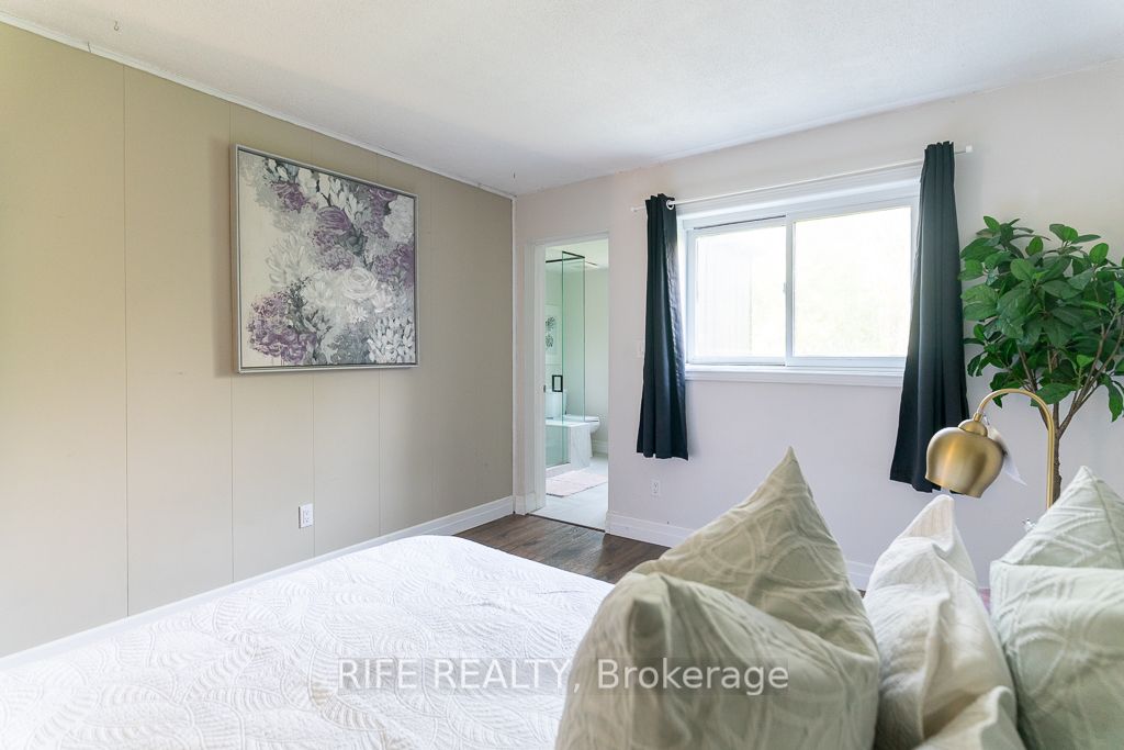 115 Everton Dr W