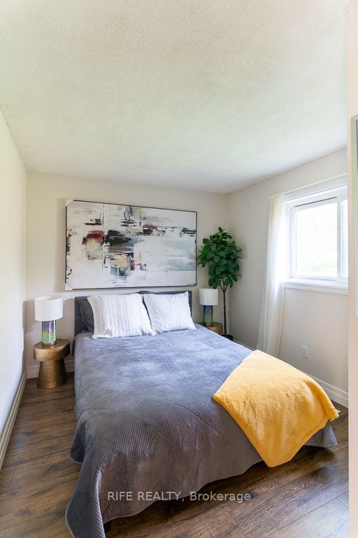 115 Everton Dr W