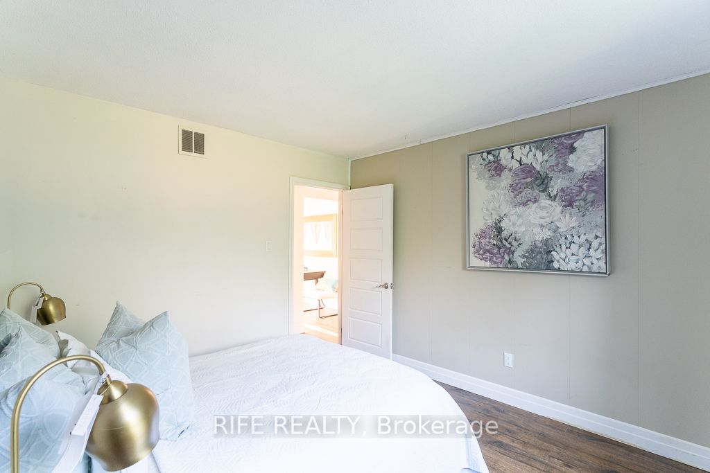 115 Everton Dr W