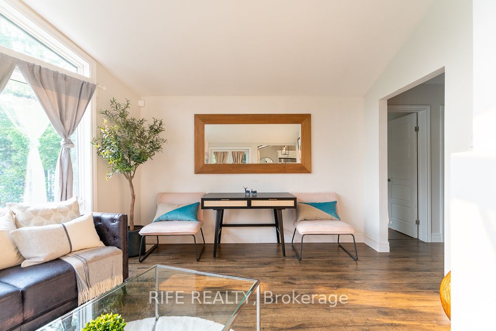 115 Everton Dr W
