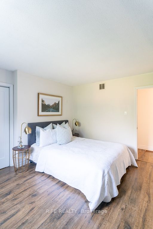 115 Everton Dr W