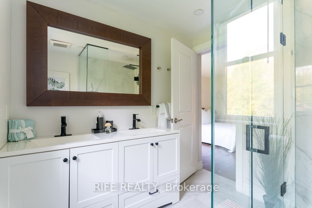 115 Everton Dr W