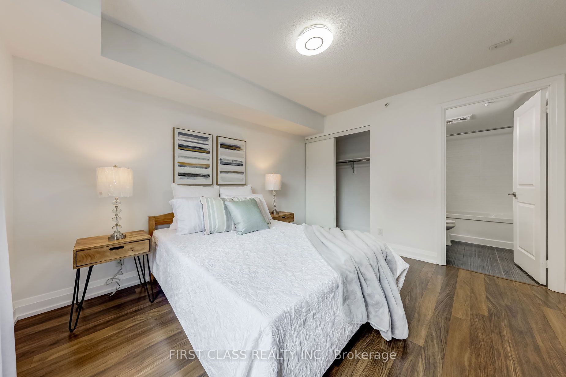 370 Highway 7 Rd E, #528