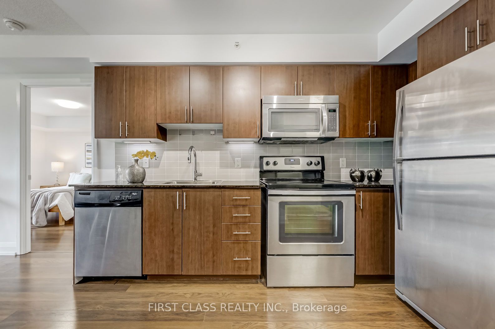 370 Highway 7 Rd E, #528