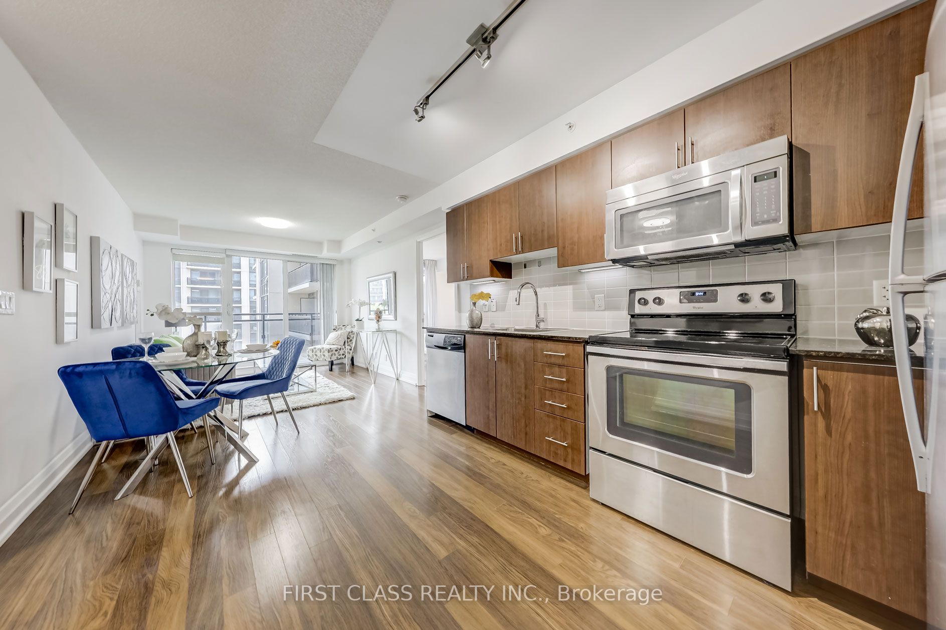 370 Highway 7 Rd E, #528