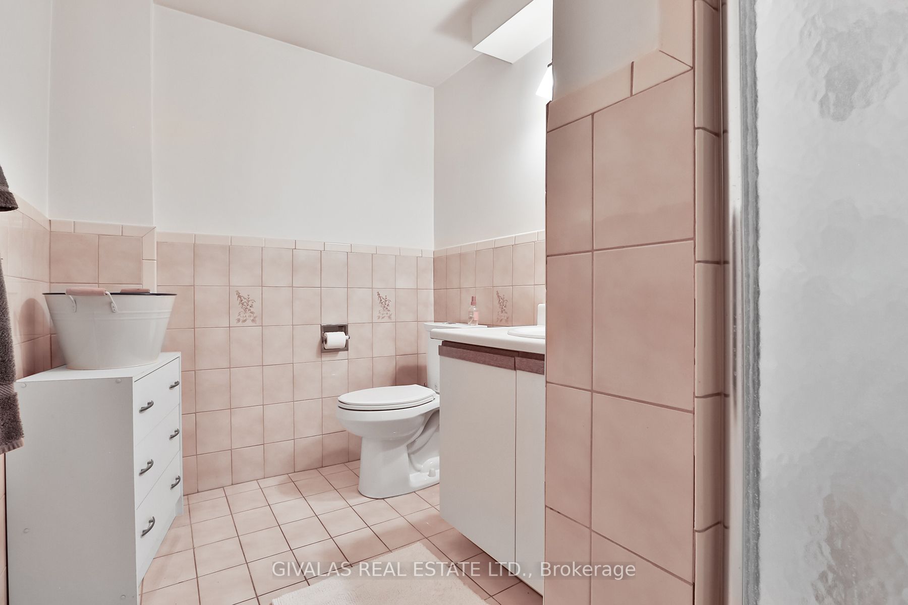 25 Sala Dr