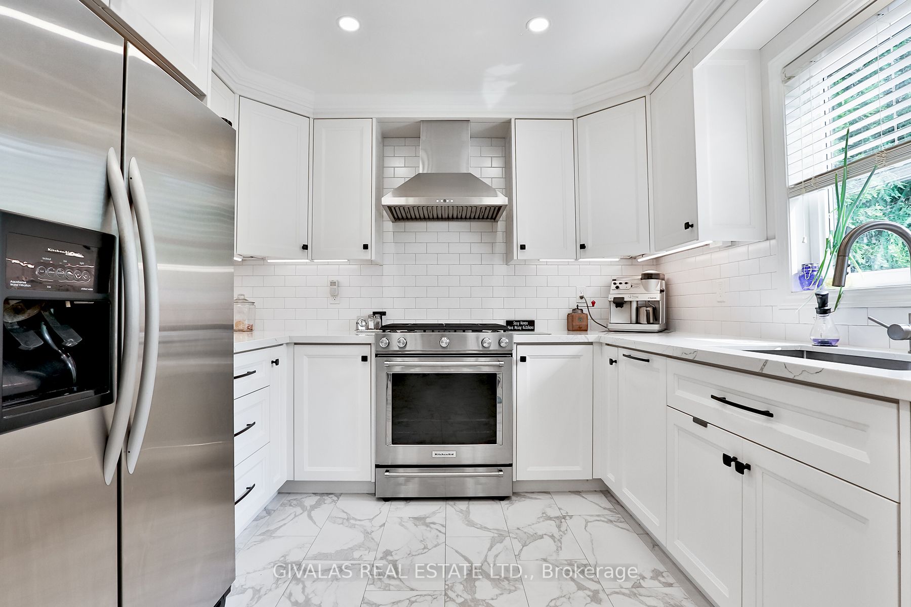 25 Sala Dr