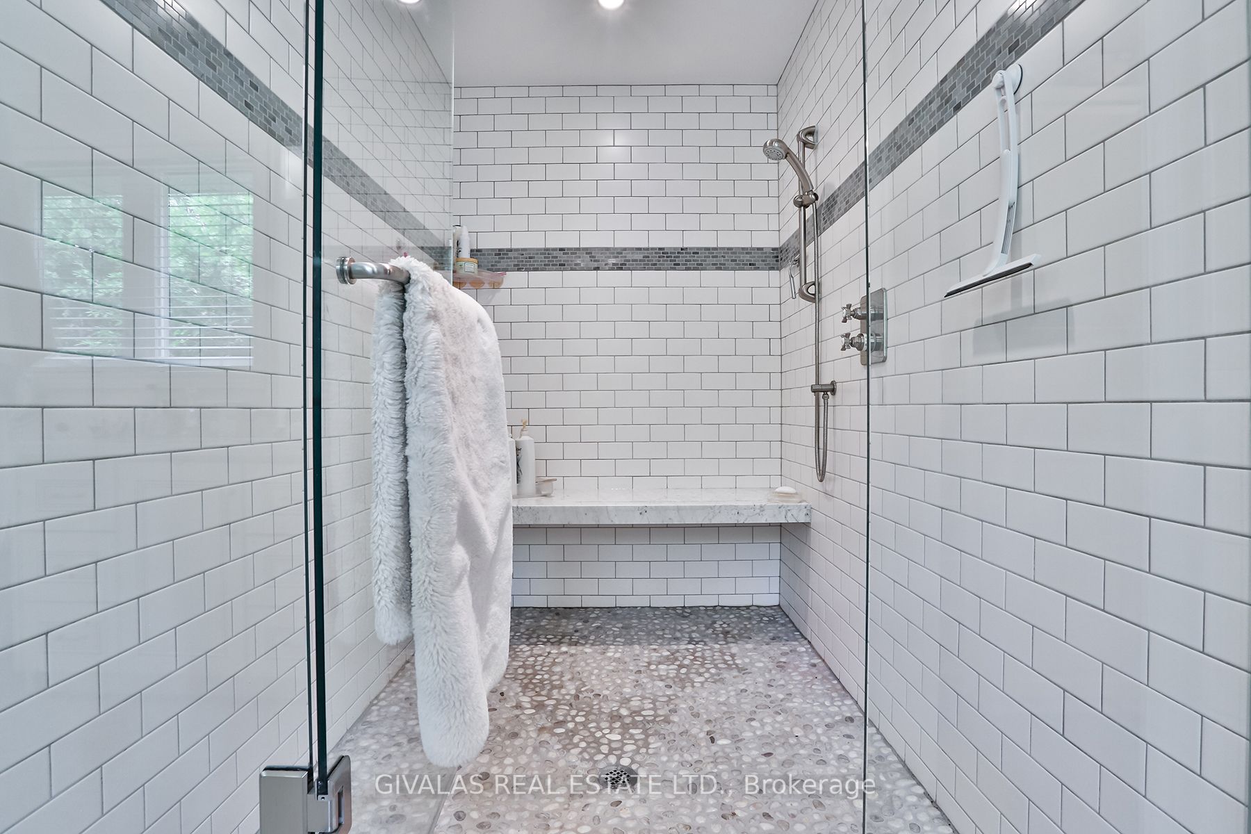 25 Sala Dr