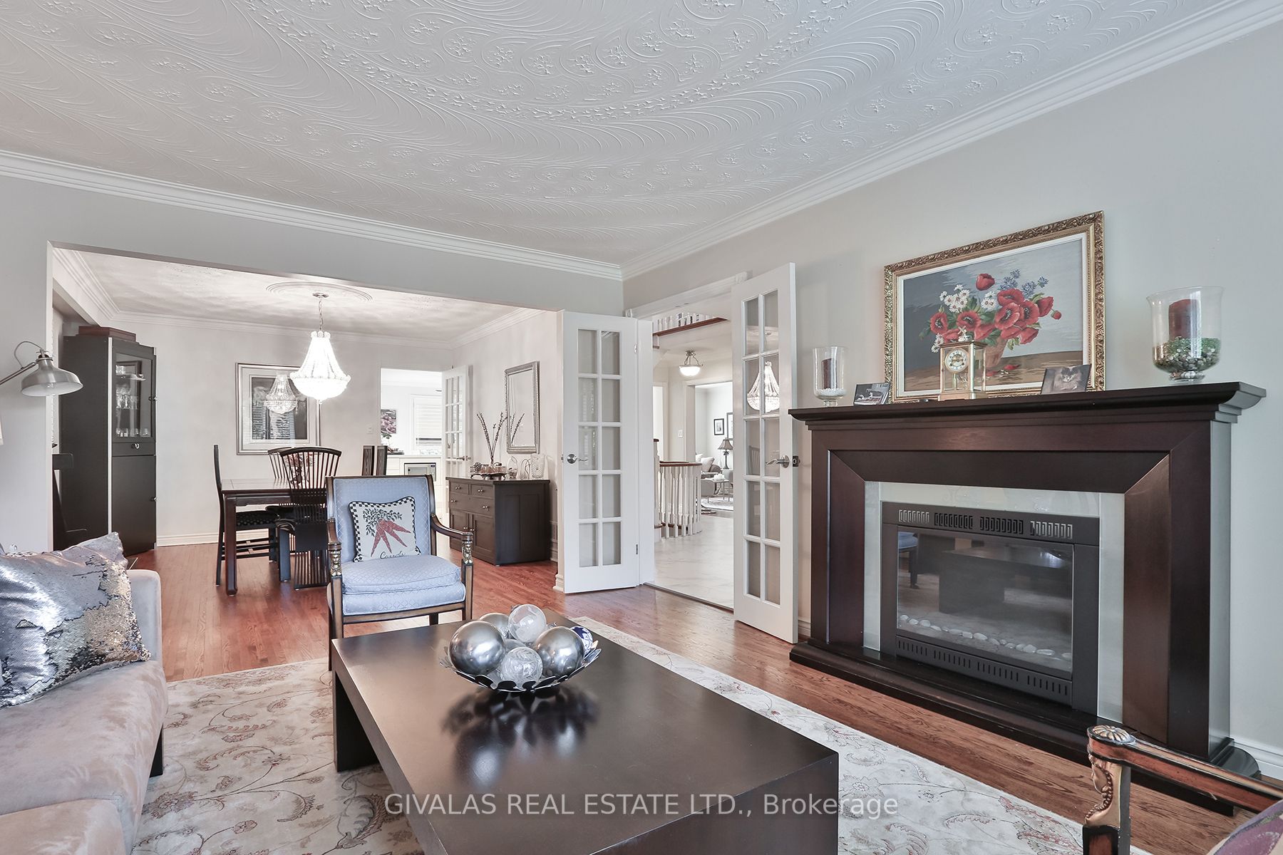 25 Sala Dr