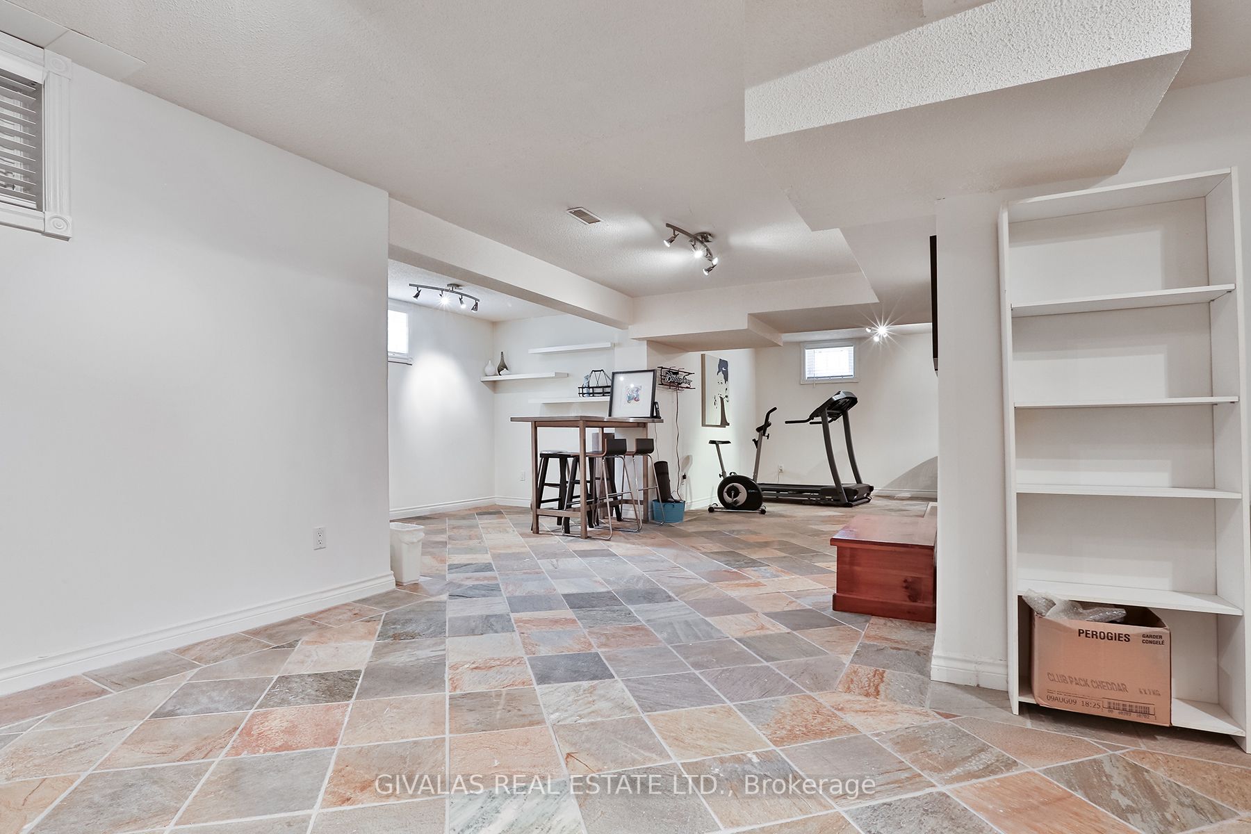 25 Sala Dr