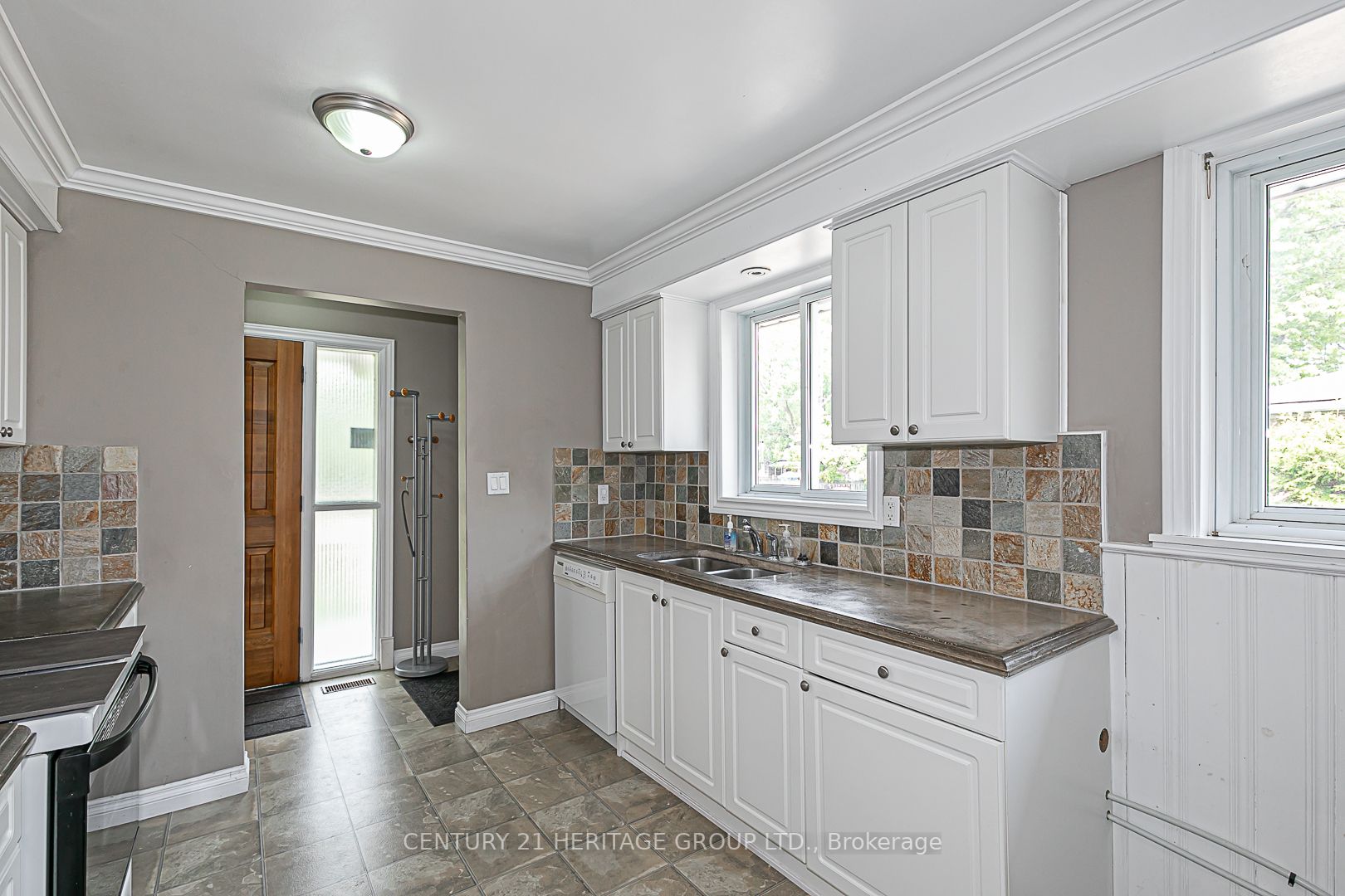 33 Aurora Heights Dr
