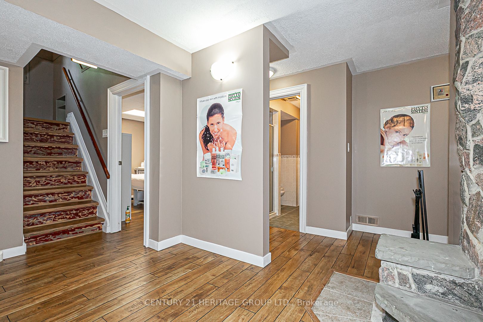 33 Aurora Heights Dr