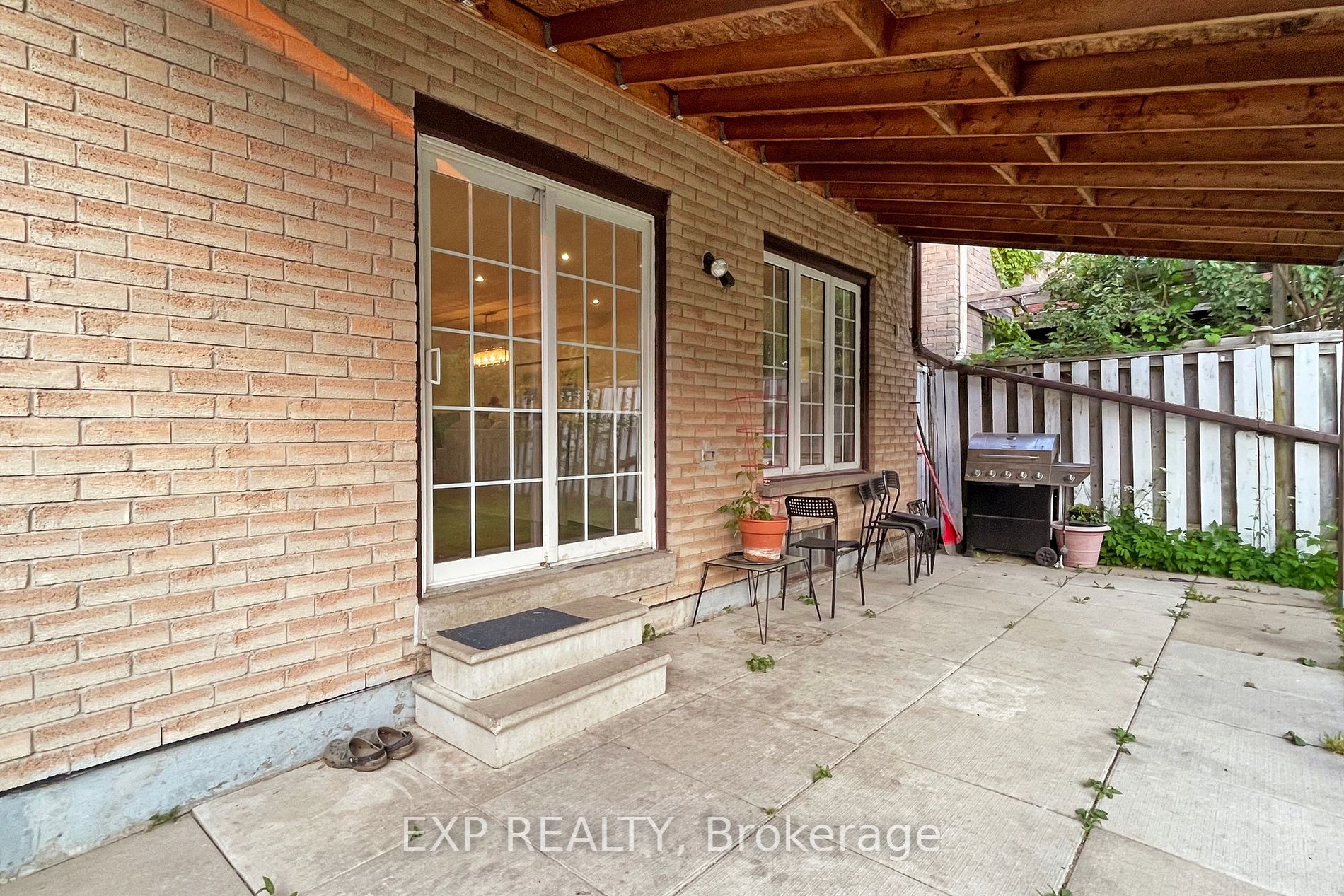 81 Stirling Crescent
