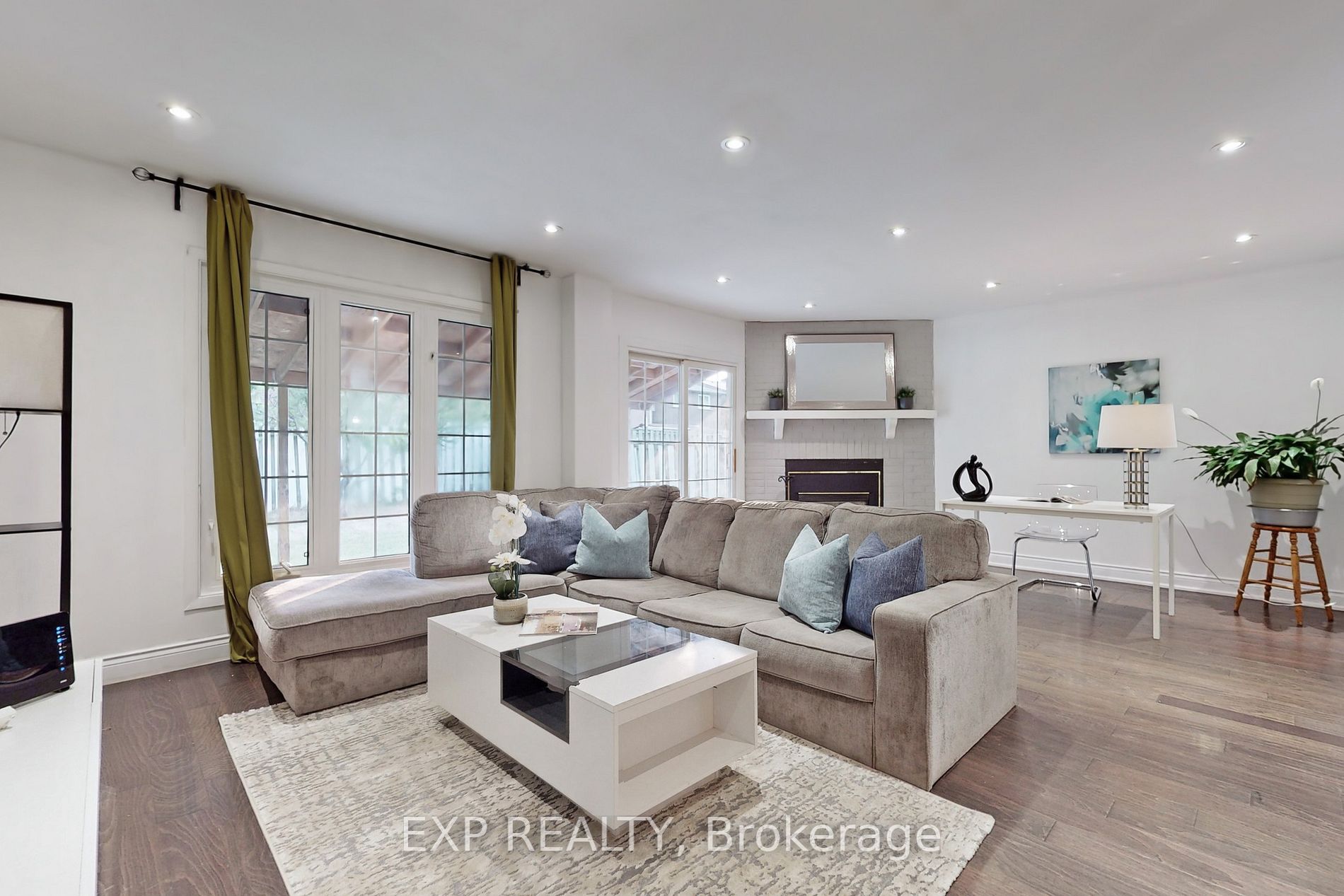 81 Stirling Crescent
