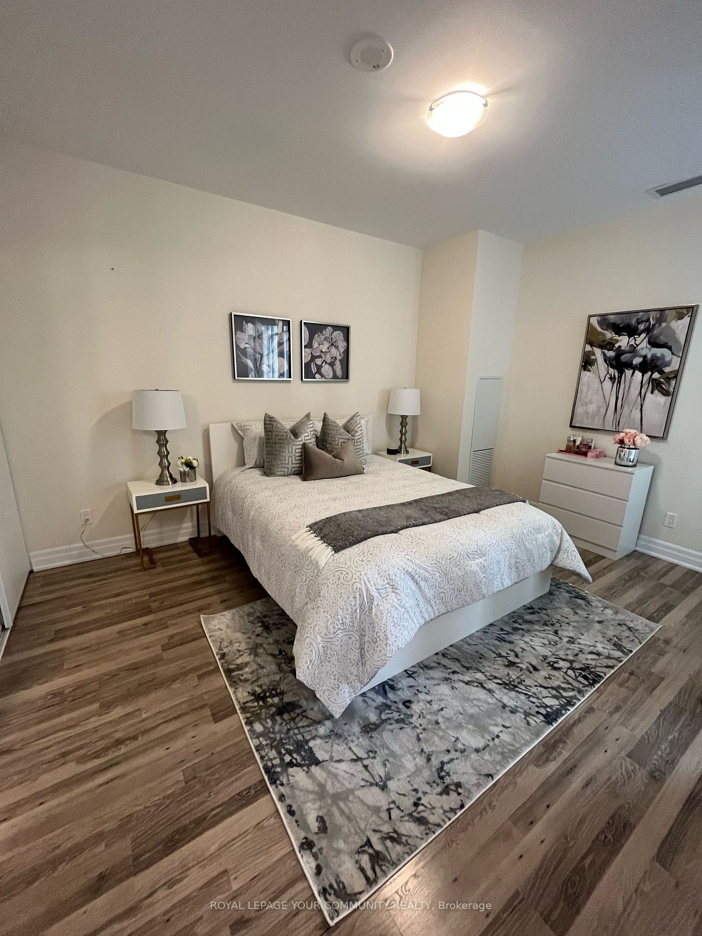9085 Jane St, #220