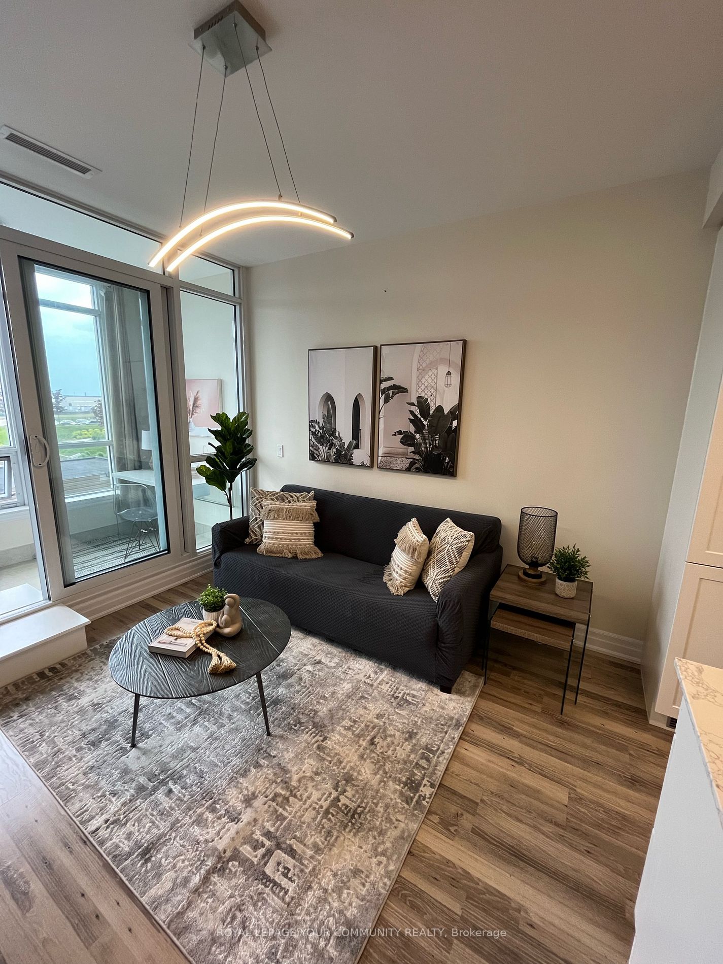 9085 Jane St, #220