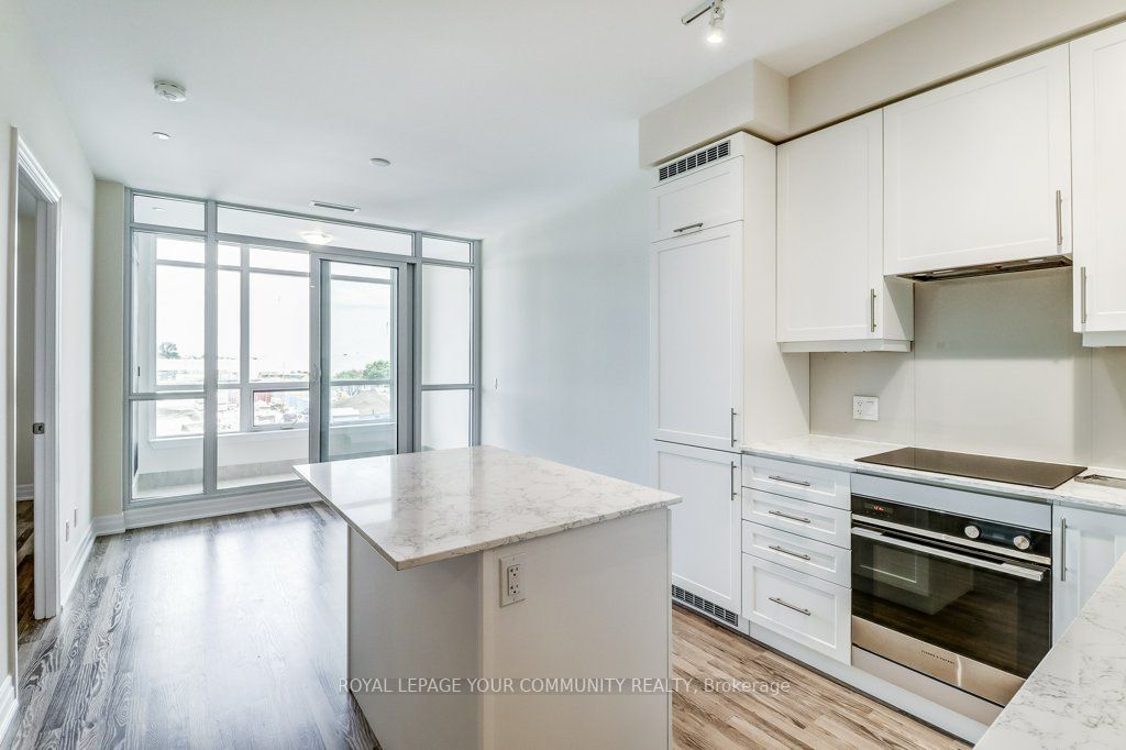 9085 Jane St, #220