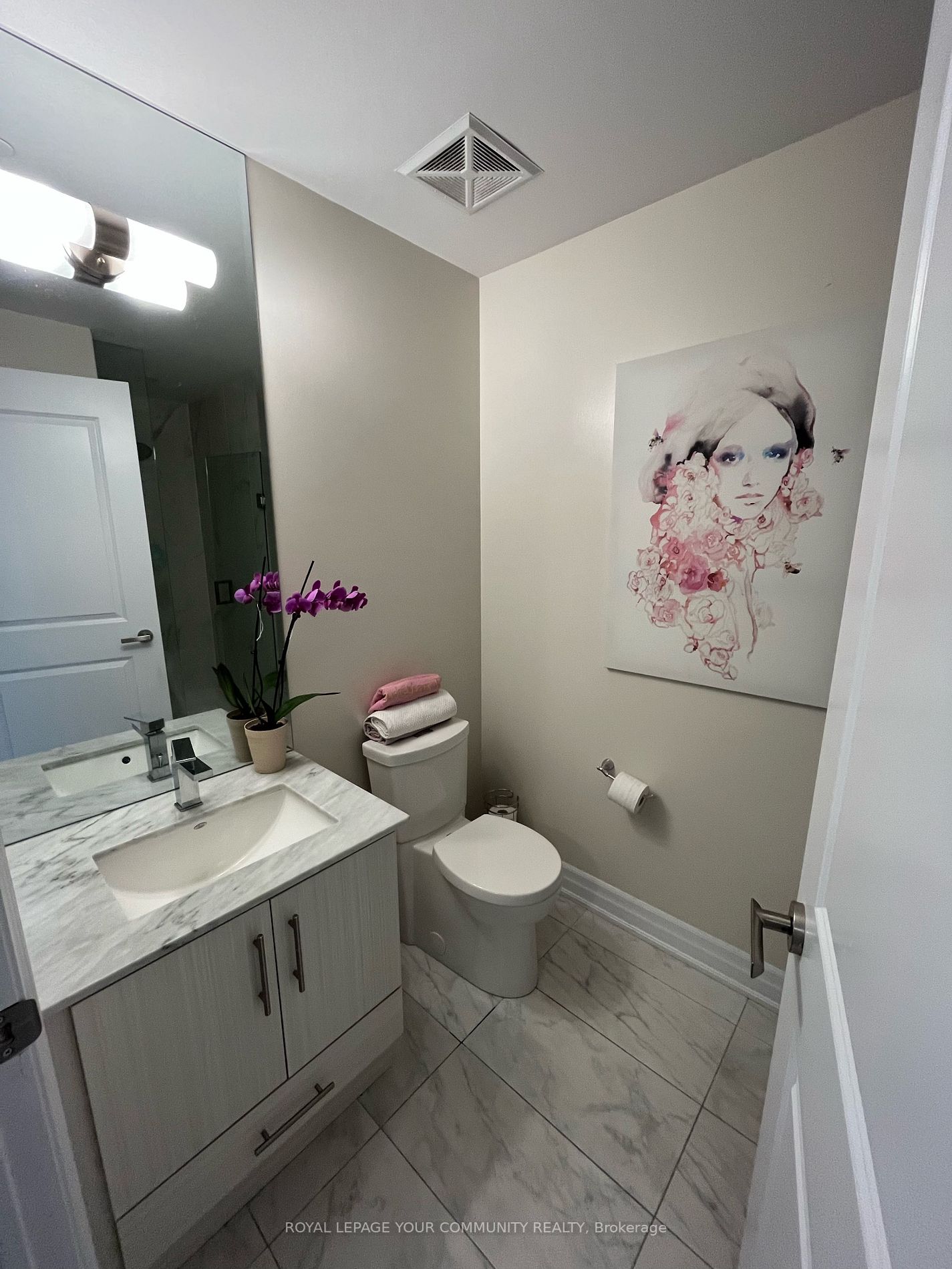9085 Jane St, #220